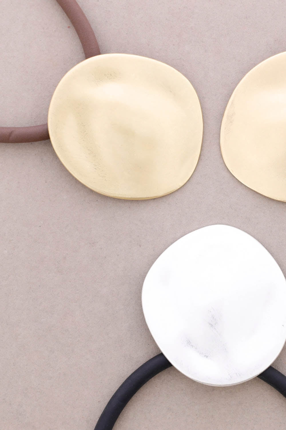 medallion pendant choker