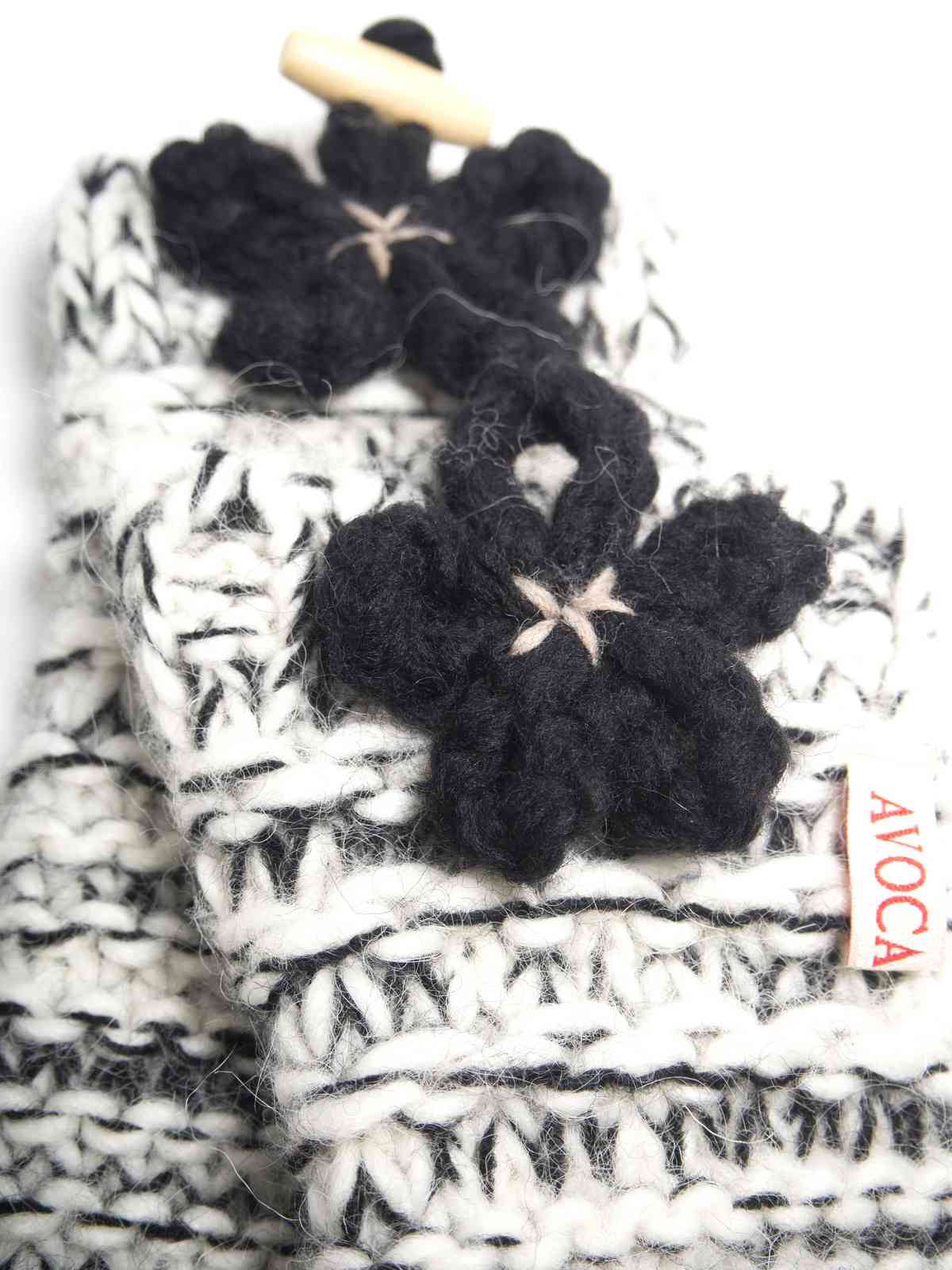 Avoca Avondale Cuff Gloves Black/White AV185 Black One Size