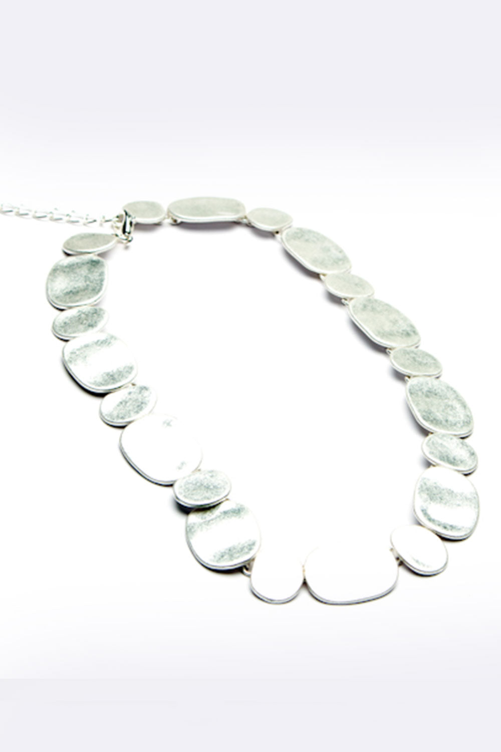 Eliza Gracious Flat Link Short Necklace Silver