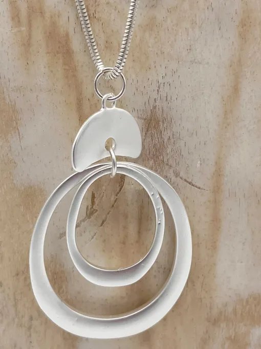 Jess & Lou Matte Multi Circle Pendant Silver