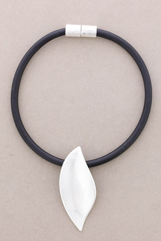 Sonata Rubber Leaf Metal Necklace Black