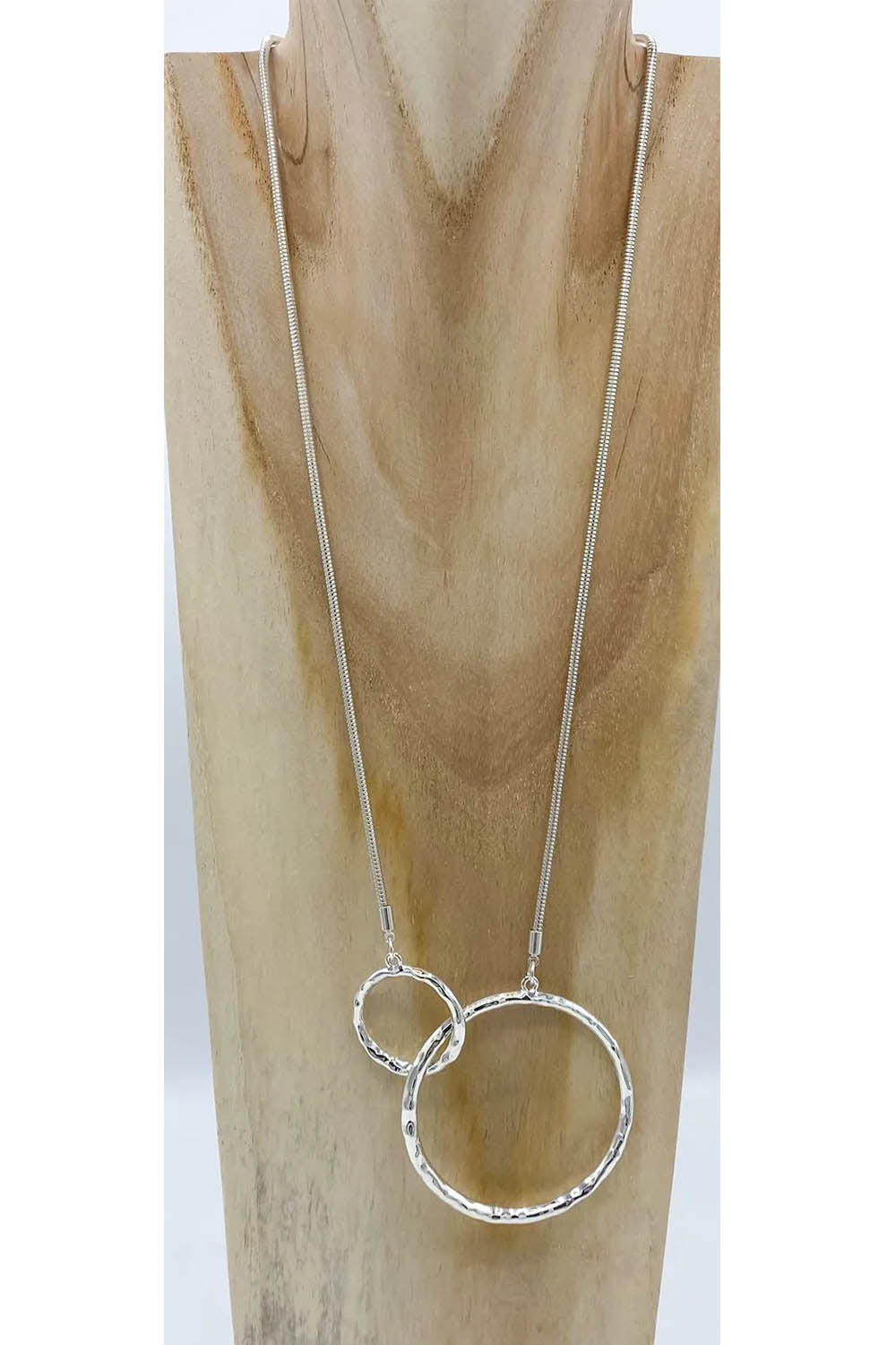 Jess & Lou Entwined Circle Necklace Silver