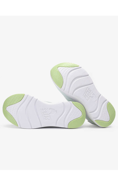 Cue Lightweight Trainers