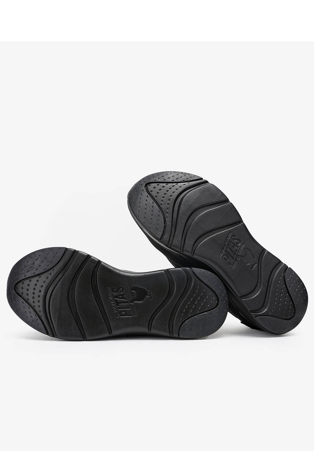 Cue Lightweight Trainers
