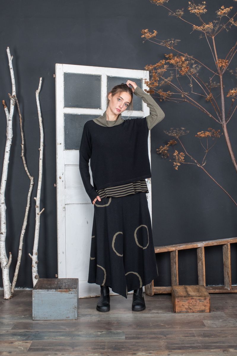 Mama B Monte Jumper Oliva and Black