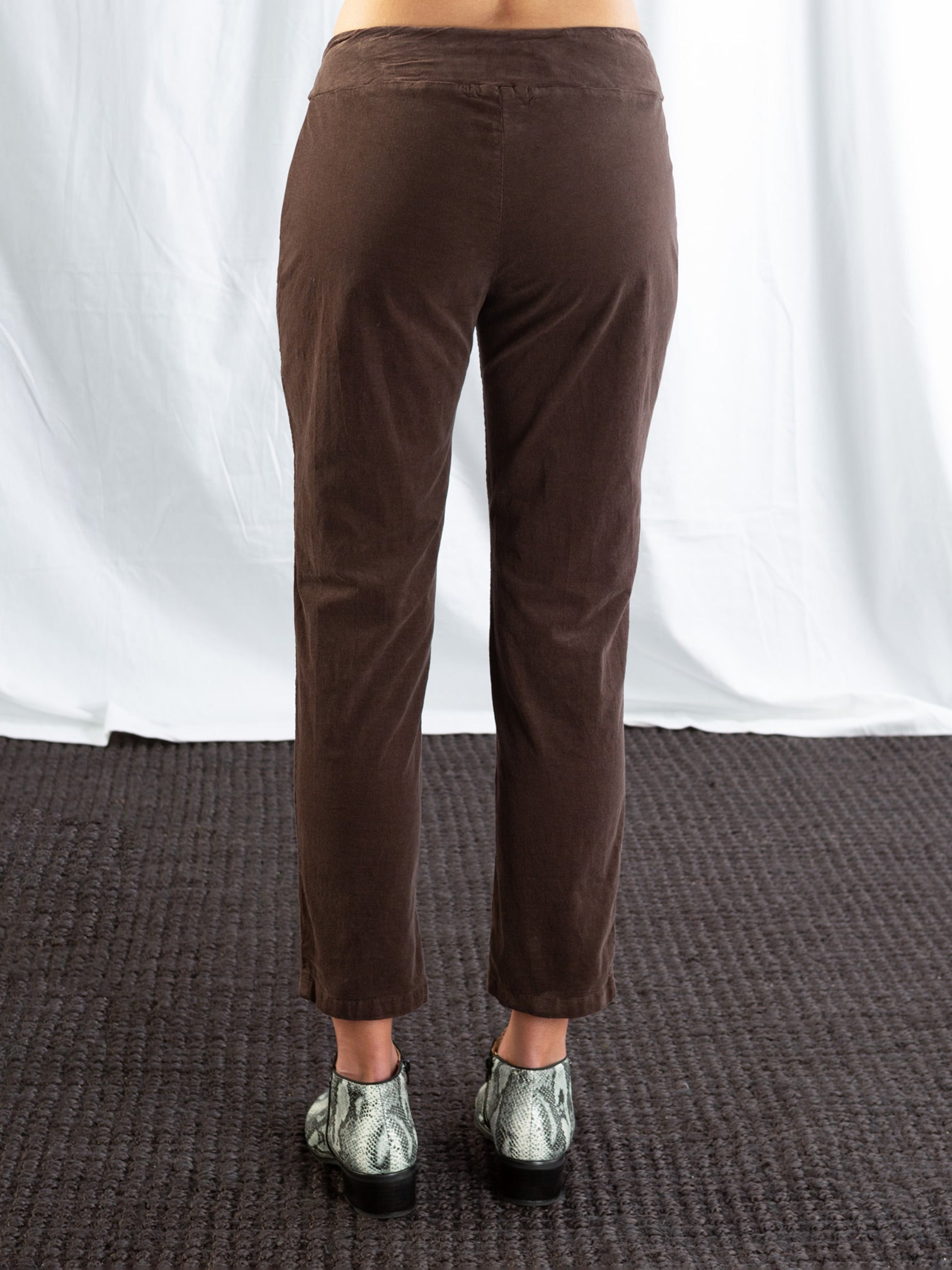 Cut Loose Cord Slim Ankle Pant Chocolate