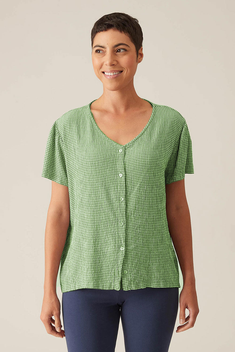 Cut Loose Crinkle Check V-Neck SS Shirt Fava