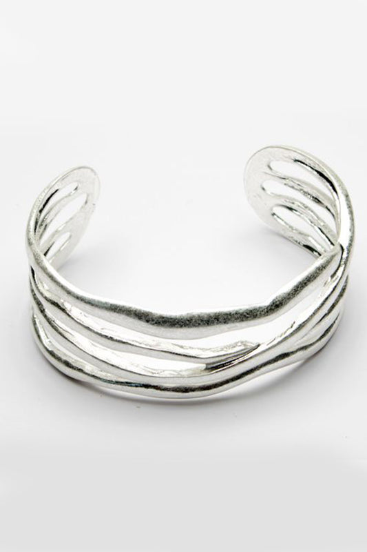 Eliza Gracious Wave Bangle Gold