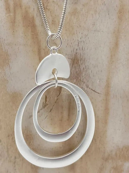 Jess & Lou Matte Multi Circle Pendant Silver 