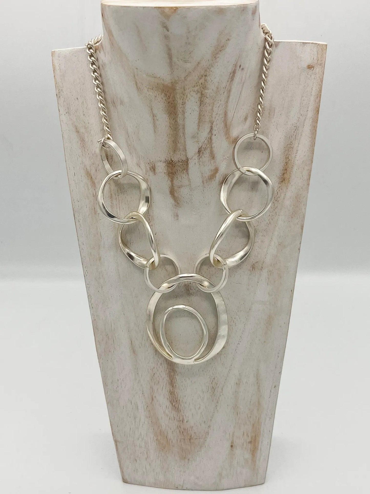 Jess & Lou Linking Loops Necklace Silver Silver