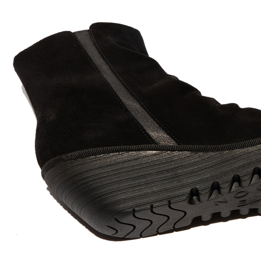 Fly London Yopa Boot Oil Suede Black Black