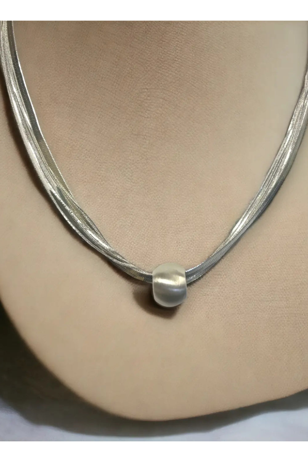 Sculpted Simple Matte Necklace