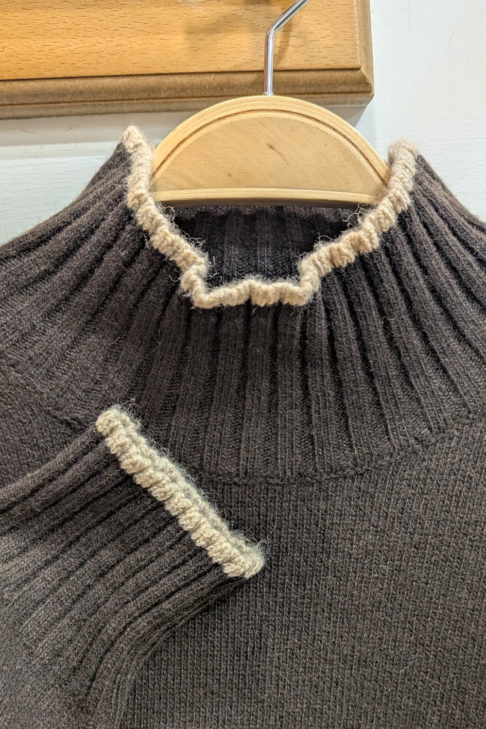 Stand Up Collar Contrast Edge Jumper
