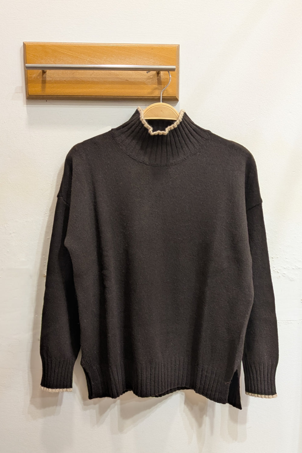 Stand Up Collar Contrast Edge Jumper