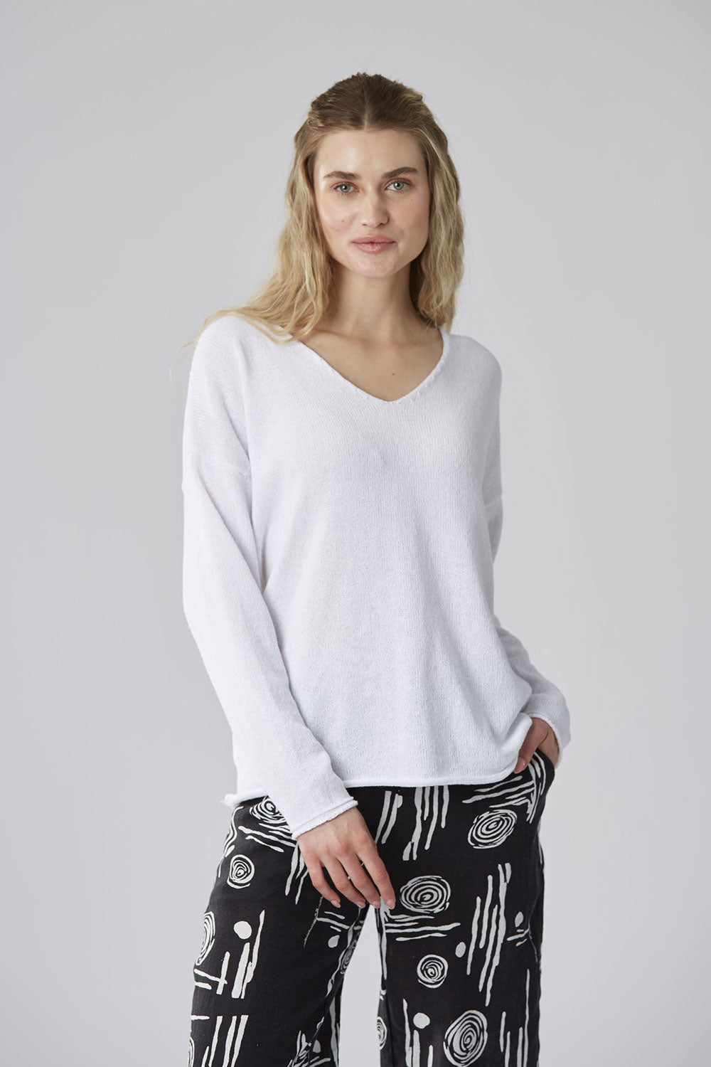 Yellow Label Pullover With V-Neck White
